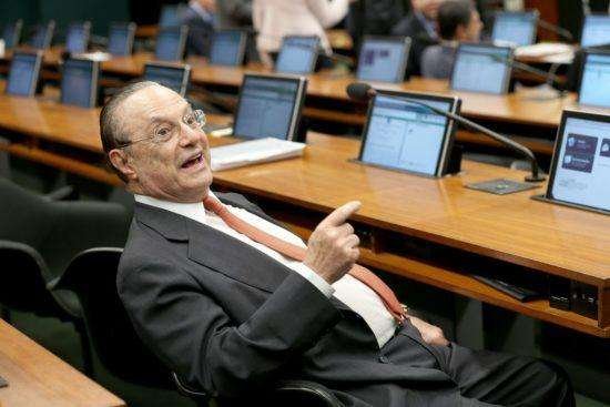 Deputado Paulo Maluf durante reunião da CCJ da Câmara. (Wilson Dias/Agência Brasil)