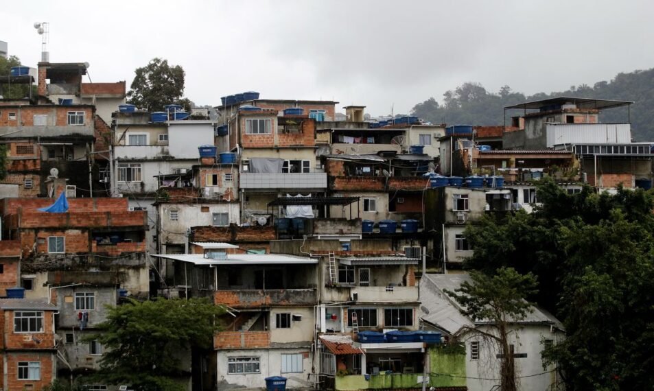 Vista geral da favela Morro Azul, na zona sul do Rio de Janeiro. © Tânia Rêgo