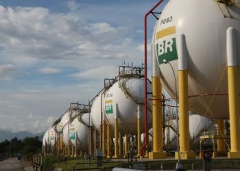 Esferas de armazenamento de Gás Liquefeito de Petróleo (GLP) da Refinaria Duque de Caxias - REDUC © André Motta de Souza / Agência Petrobras