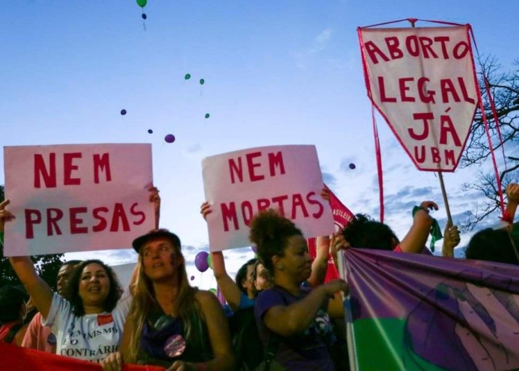 Legalização do aborto volta ao debate público com julgamento no STF