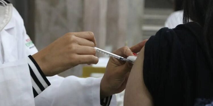 SpikeVax: DF começa a aplicar nova dose contra a covid-19