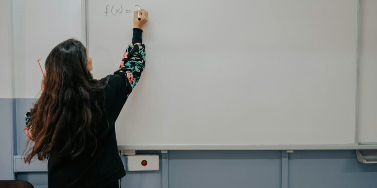 Municípios capixabas serão oficiados por não pagar piso nacional a professores