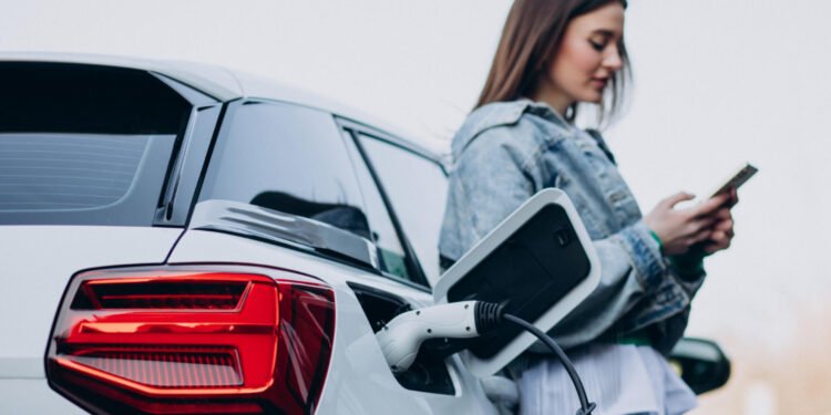 Produção de veículos elétricos pode dobrar empregos no Brasil até 2050, aponta estudo