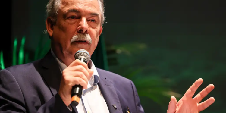 Mercadante receberá Al Gore em debate sobre mudança do clima e democracia