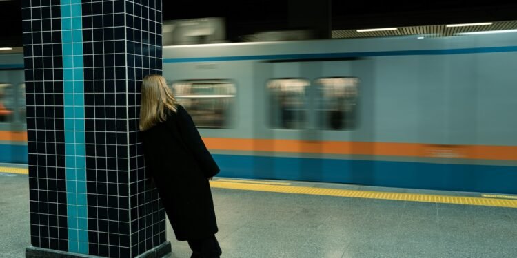 Solidão afeta uma em cada seis pessoas no mundo, alerta OMS