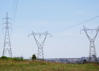 linha de transmissão de energia © ricardo botelho i va mme