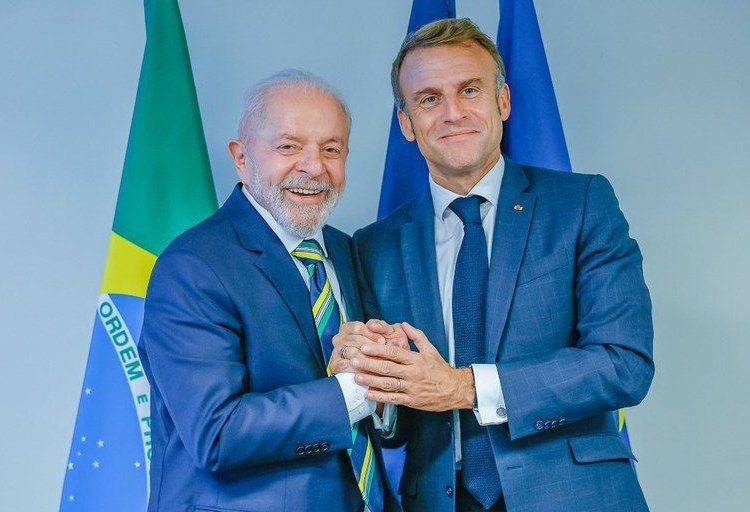 lula conversa por telefone com o presidente da frança, emmanuel macron © ricardo stuckert i via pr