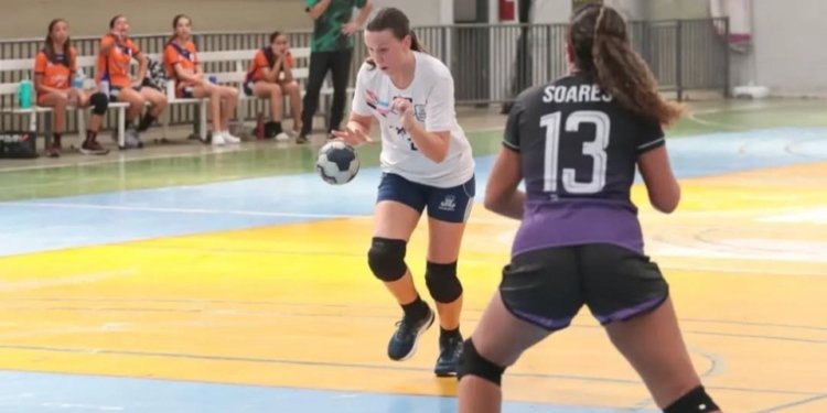 A Secretaria de Esportes e Lazer sedia partidas de basquete, handebol e vôlei a partir desta sexta-feira (31), reunindo jovens atletas de todo o Estado