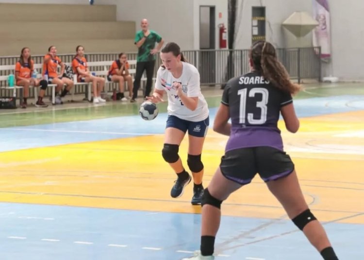 A Secretaria de Esportes e Lazer sedia partidas de basquete, handebol e vôlei a partir desta sexta-feira (31), reunindo jovens atletas de todo o Estado