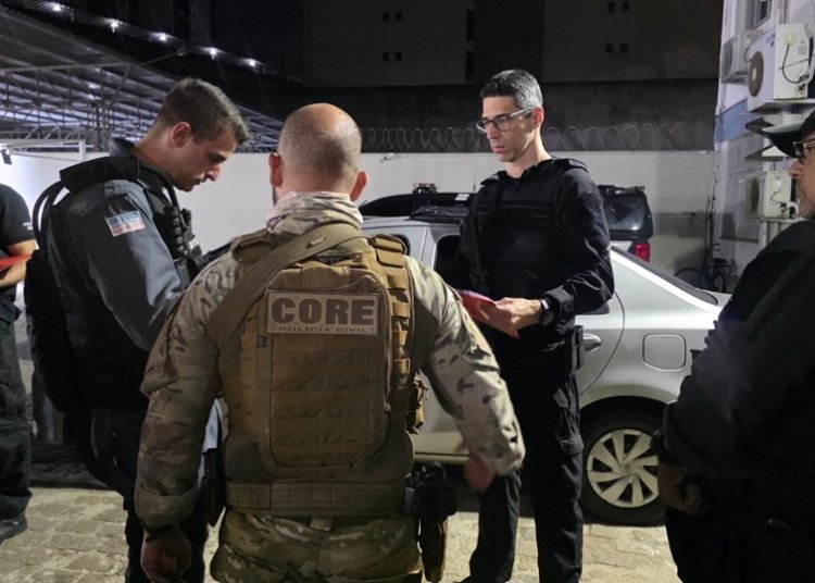 A ação, realizada nesta quinta-feira (30), cumpriu mandados de prisão e busca, mobilizando 70 policiais civis e militares na capital capixaba.