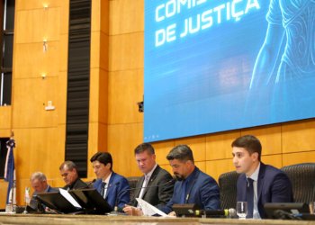 deputados da comissão de justiça reunidos nesta terça feira no plenário dirceu cardoso © paula ferreira i via ales