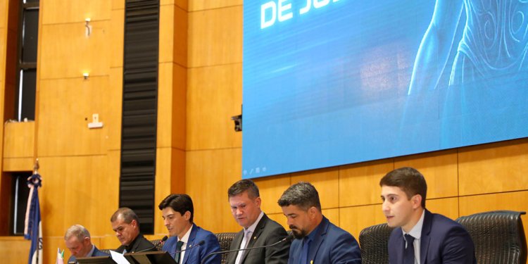 deputados da comissão de justiça reunidos nesta terça feira no plenário dirceu cardoso © paula ferreira i via ales