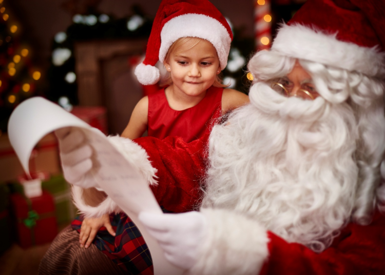 kurumá leva papai noel à concessionária e promove experiência natalina em vitória © divulgação i via freepik