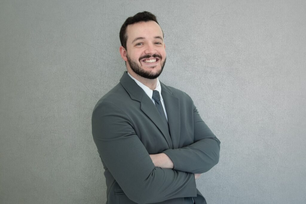 o neurocirurgião e médico cirurgião da coluna vertebral, breno barbosa © divulgação