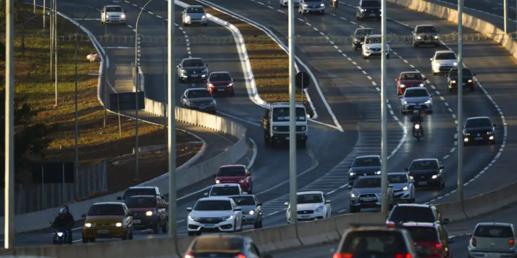 df 047, rodovia radial do distrito federal © marcello casal junior i via agência brasil