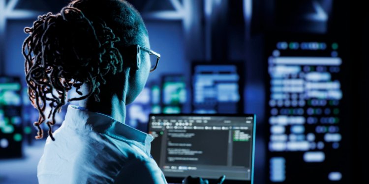 Cibersegurança © DC Studio