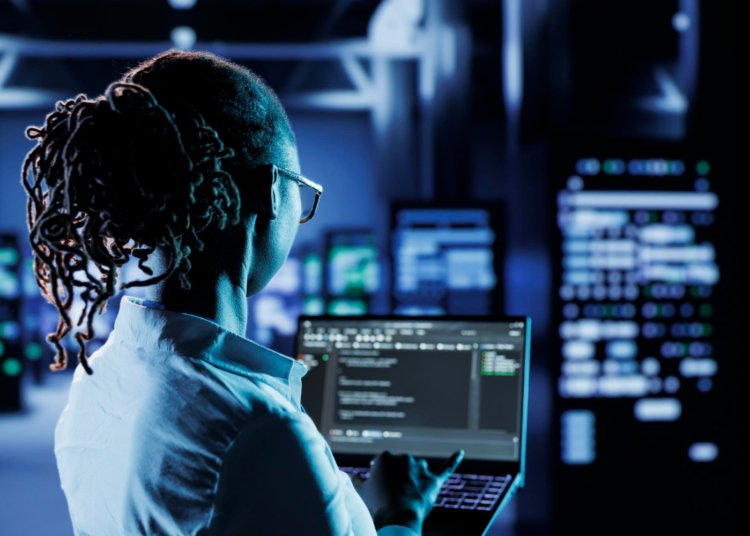 Cibersegurança © DC Studio