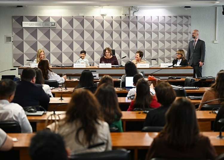 Davi Milhomem Giordani, um menino de 6 anos foi ao Senado pedir que crianças como ele sejam levadas a sério. © Saulo Cruz/Agência Senado