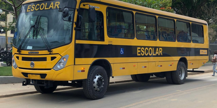 onibus para transporte escolar em ibatiba © pmi
