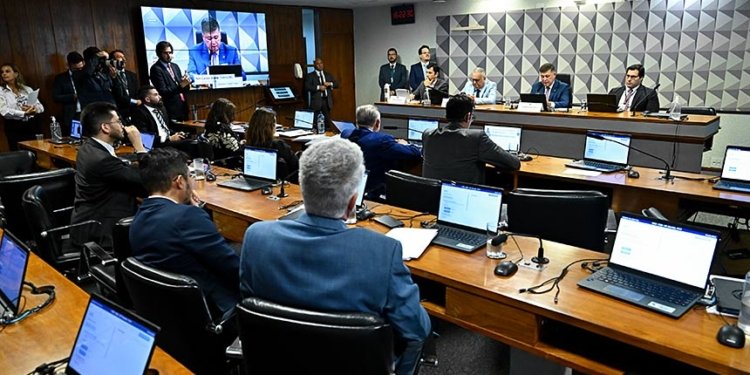 Depoimentos na CPMI do INSS são adiados por ausências e conflito com STF