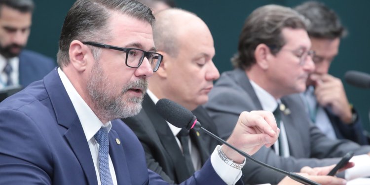 Dois processos disciplinares contra deputado Marcos Pollon vão a votação na Câmara