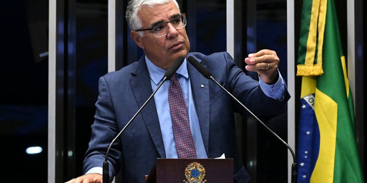 Eduardo Girão protocola representação contra Davi Alcolumbre por abuso de prerrogativas