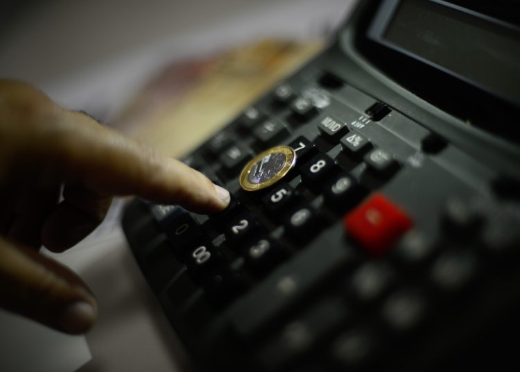 IPCA do Brasil sobe 0,7% em fevereiro, porém inflação anual desacelera para 3,81%.