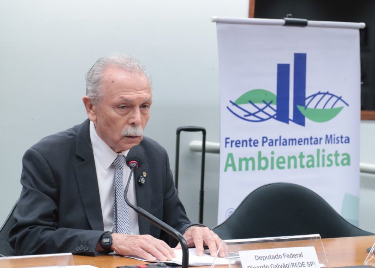 Negociações globais para poluição por plásticos avançam, mas com desafios e riscos à saúde