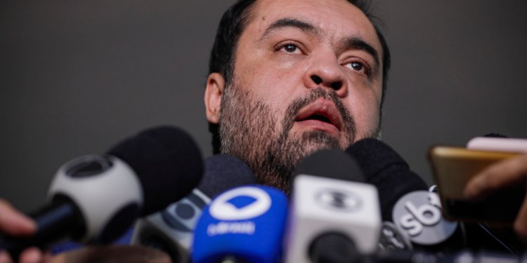 Nunes Marques pede vista e paralisa julgamento de Cláudio Castro no TSE, com 2 a 0