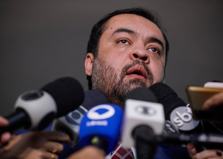 Nunes Marques pede vista e paralisa julgamento de Cláudio Castro no TSE, com 2 a 0