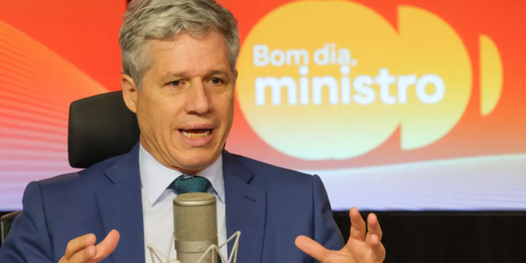 o ministro do desenvolvimento agrário e agricultura familiar, paulo teixeira © fabio rodrigues pozzebom i via agência brasil