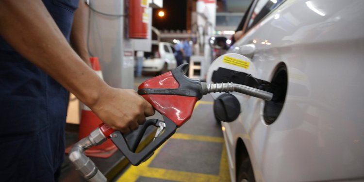 Preços de combustíveis disparam e Cade investiga prática anticompetitiva de distribuidoras