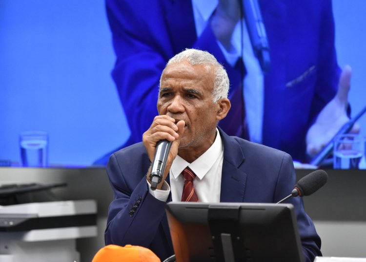 Projeto modifica Lei do Desarmamento e impede porte de armas para agressores condenados