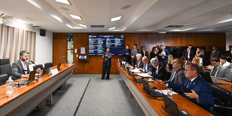 Senado cria lista de passageiros perigosos para barrar embarques em voos comerciais brasileiros