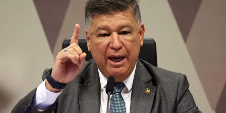 Senador Carlos Viana defende depoimento de Vorcaro e critica decisão sobre Leila Pereira