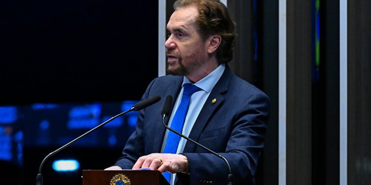 Senador Plínio Valério apresenta relatório para ampliar autonomia do Banco Central