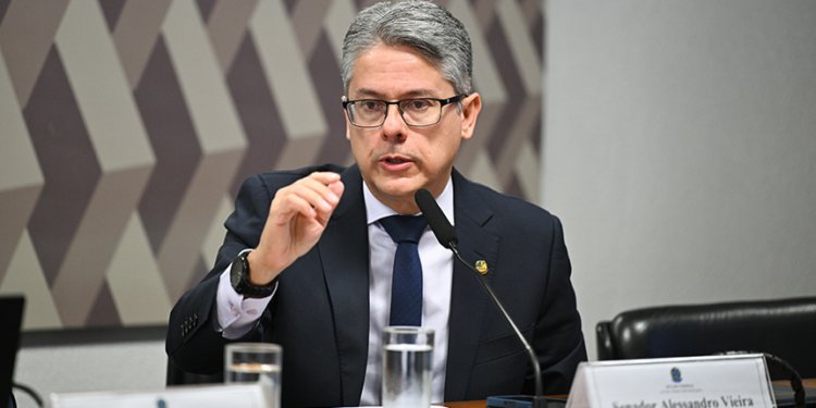 Senador quer CPI para investigar relações entre ministros do STF e Daniel Vorcaro