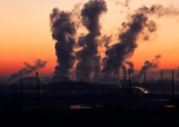 Poluição causada por fabricas © Via Pixabay