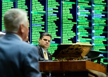 Congresso derruba veto e abre caminho para reduzir penas de condenados pelo 8 de janeiro