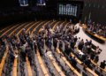 Congresso derruba veto e aprova lei que reduz penas de condenados por golpe