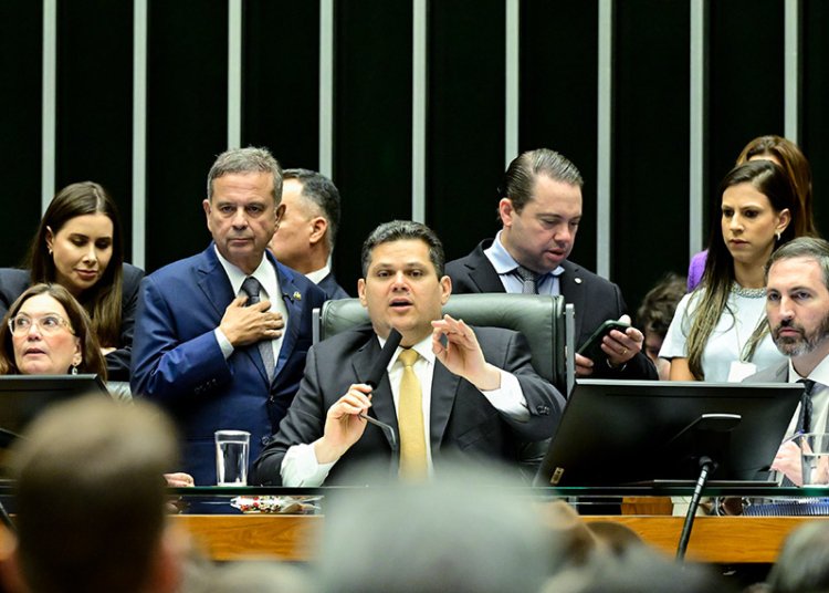 Davi recua em veto sobre dosimetria de penas e divide opinião no Congresso