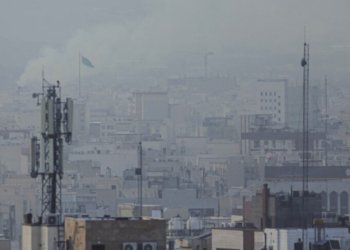 Forças dos EUA buscam piloto desaparecido no Irã após caça ser abatido durante missão