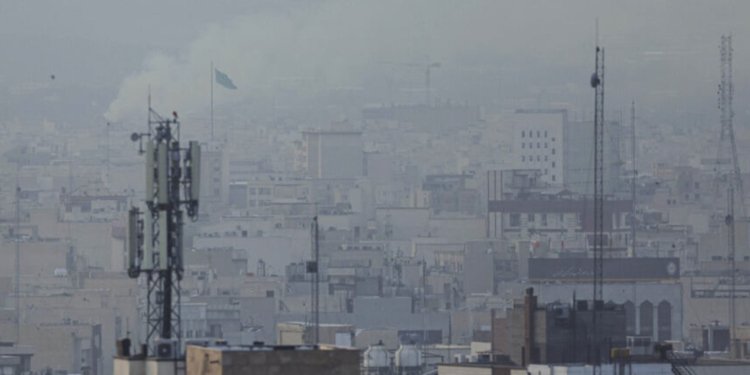 Forças dos EUA buscam piloto desaparecido no Irã após caça ser abatido durante missão