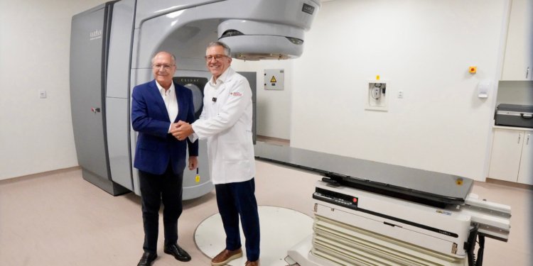 Governo entrega aceleradores para radioterapia em 5 estados