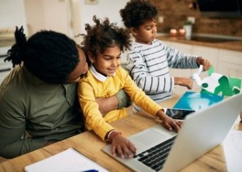 Governo lança programa de educação digital para capacitar professores