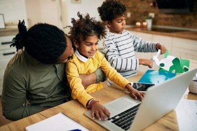 Governo lança programa de educação digital para capacitar professores