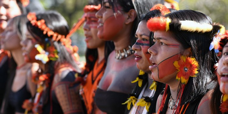 Lula oficializa Dia Nacional para proteger e combater violência contra mulheres indígenas