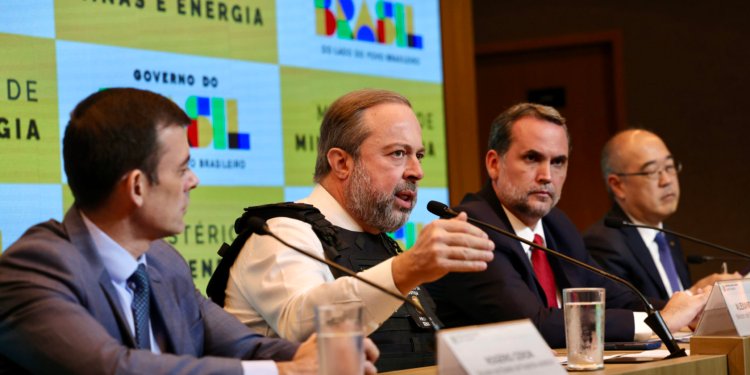 Ministro da Fazenda destaca impacto positivo de novas medidas sobre preços de combustíveis