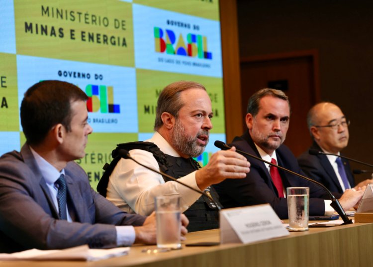 Ministro da Fazenda destaca impacto positivo de novas medidas sobre preços de combustíveis