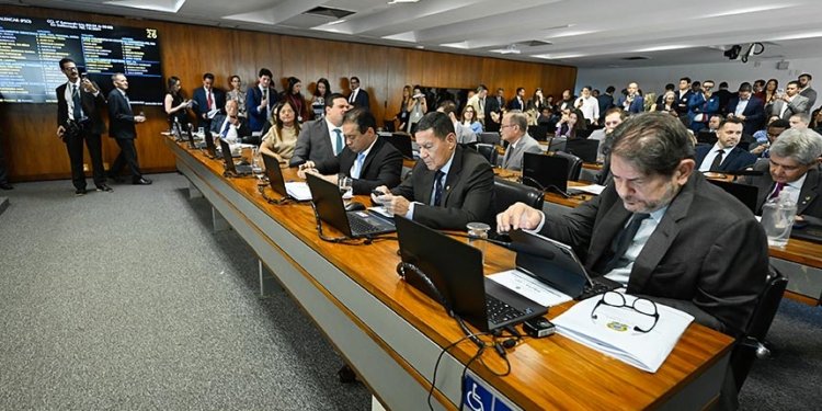 Senado prioriza educação e segurança pública em avaliações de políticas para 2026
